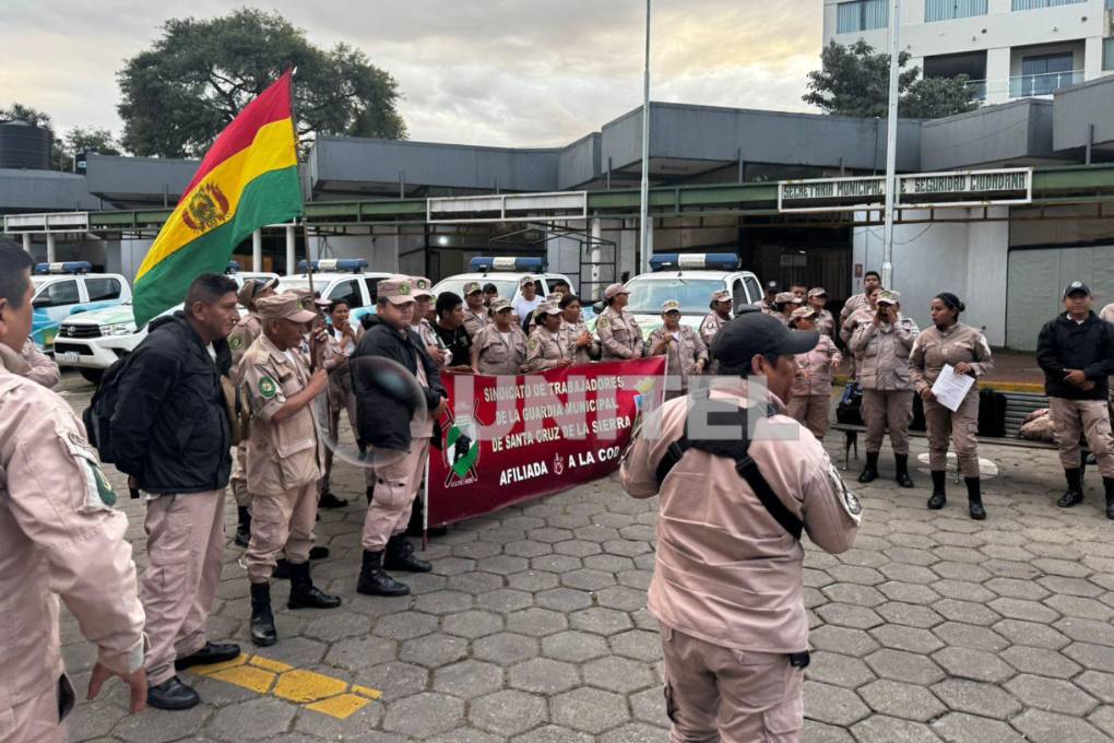 Los gendarmes acatan un paro de 48 horas. Los gendarmes acatan un paro de 48 horas.