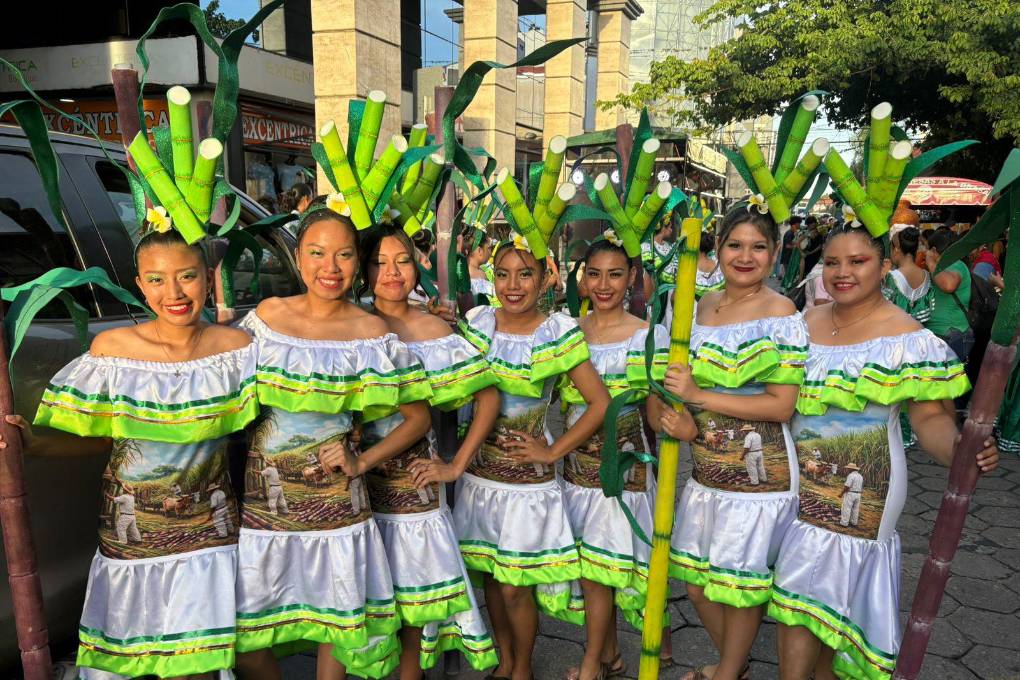 Inicia la segunda precarnavalera con alegría, tradición y baile .
