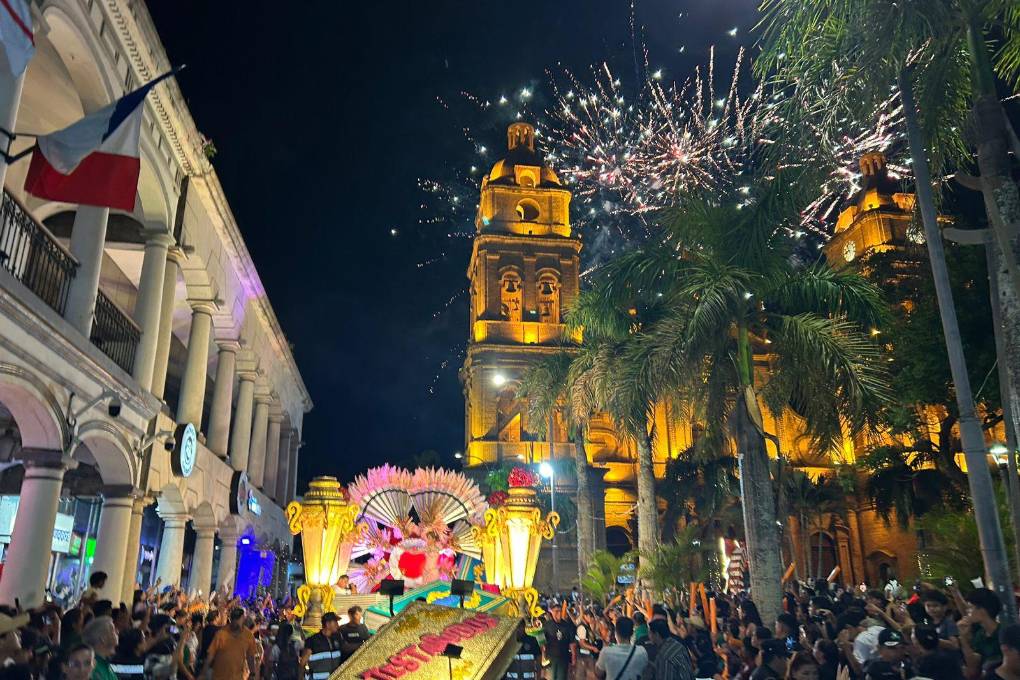 Camila I emociona en la segunda precarnavalera cruceña