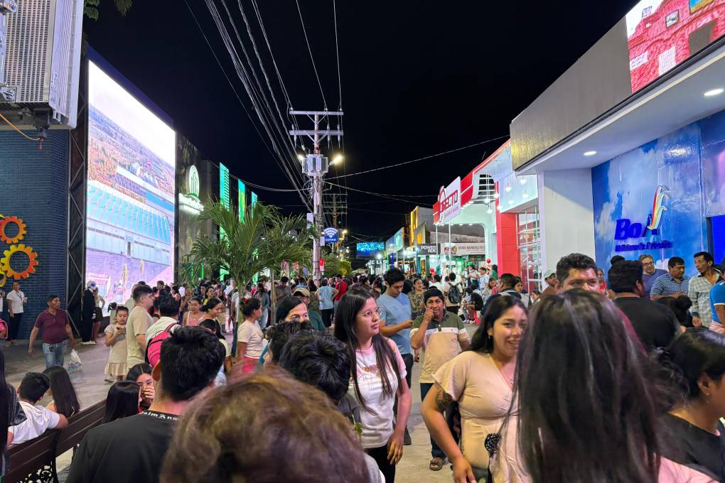 Familias enteras visitarons la Expocruz 2025.