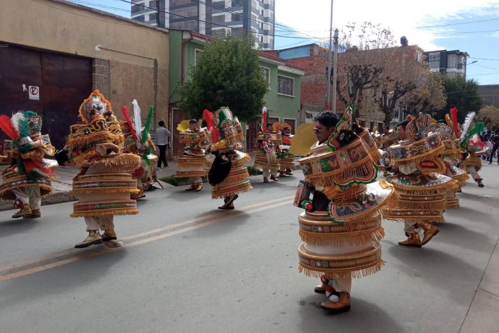Entrada folclórica en la ciudad de Oruro.