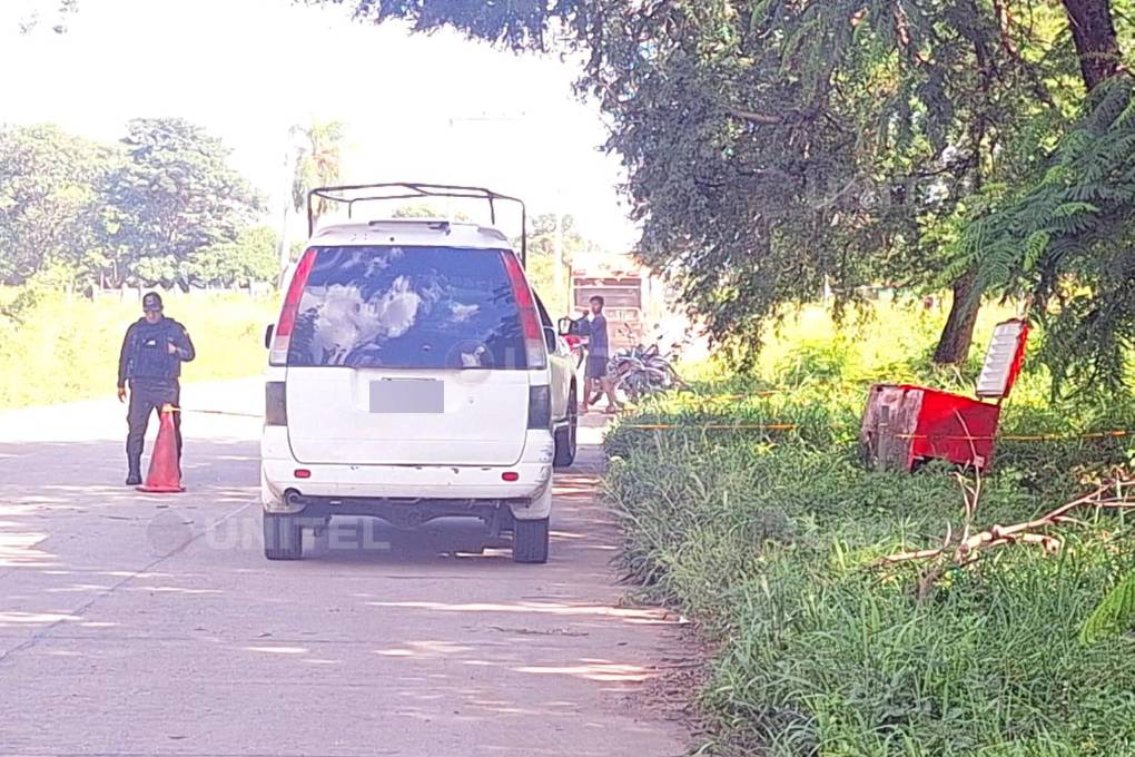 El cuerpo fue llevado a la morgue para el examen forense.