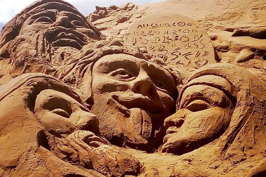 Esculturas hechas en arena.