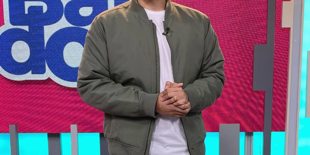 Nicolás Suárez llega hasta las lágrimas al ver su sorpresa de su familia.