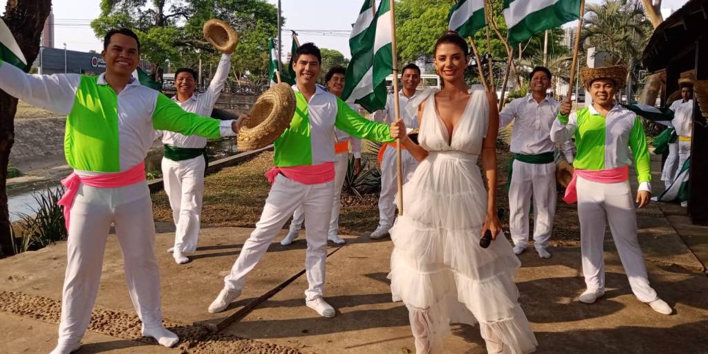 Con baile y tradiciones as arranc el mes de Santa Cruz en La