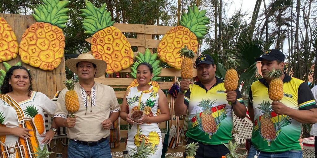 Una comitiva llegó de Asención de Guarayos con la mejor producción de piña