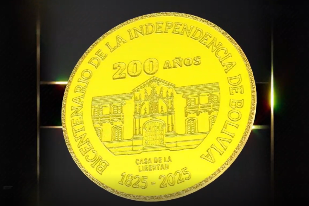 La moneda de oro conmemorativa por el Bicentenario.