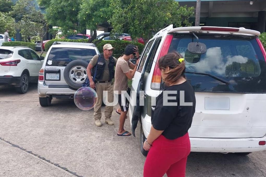 Acusados de proxenetismo a la salida de su audiencia cautelar 