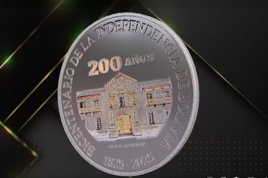 La moneda de plata conmemorativa por el Bicentenario.