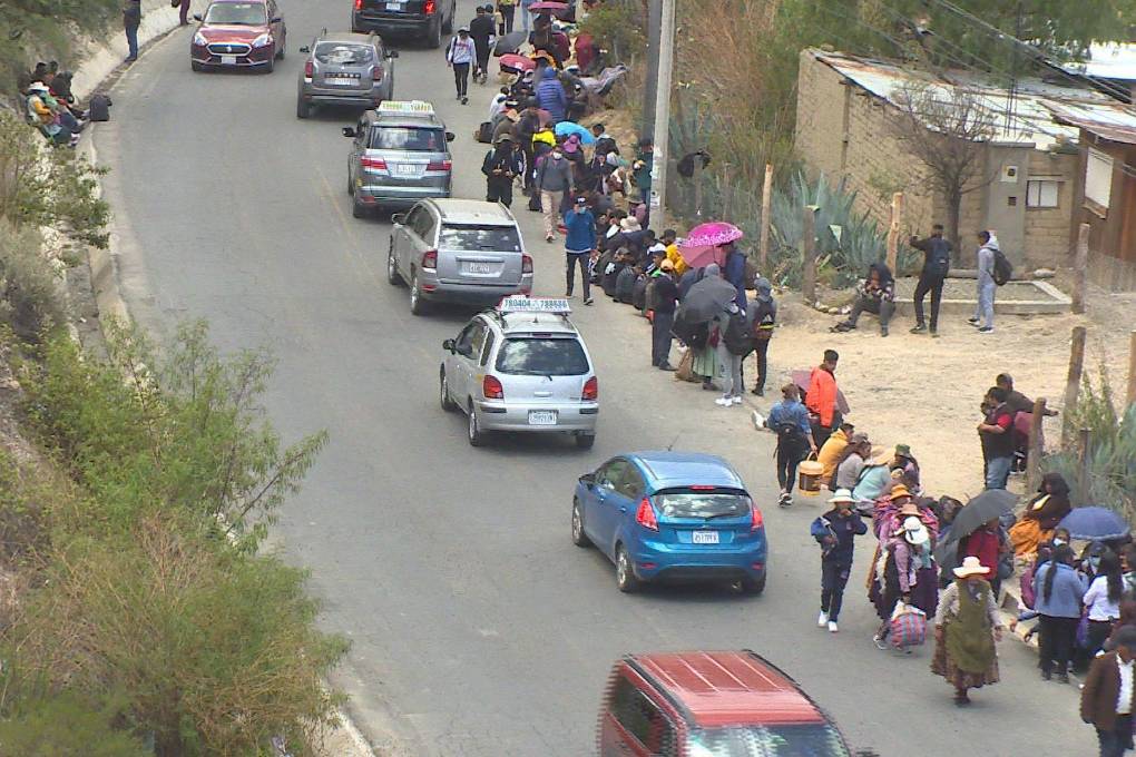 Congestionamiento vehicular en la ruta a Mallasa 