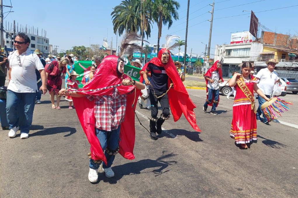 Baile típico durante la jornada de conmemoración.