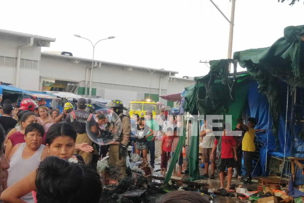 Mercadería afectada por el fuego.