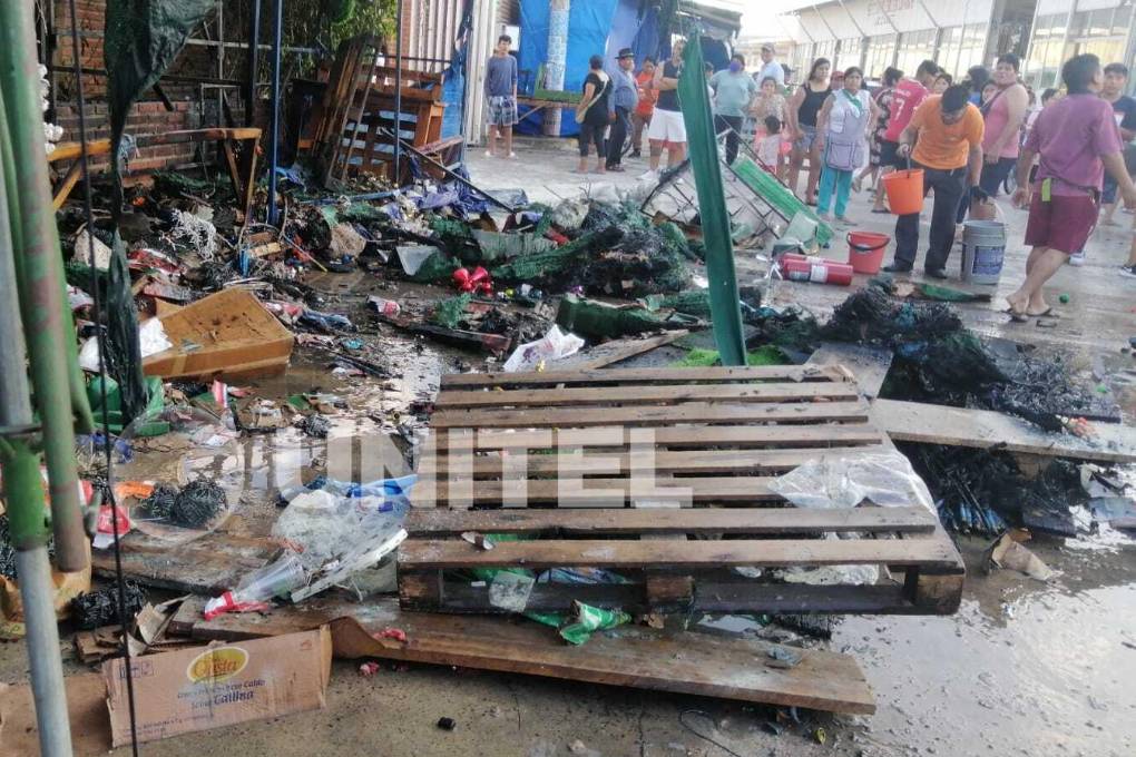 Mercadería afectada por el fuego.