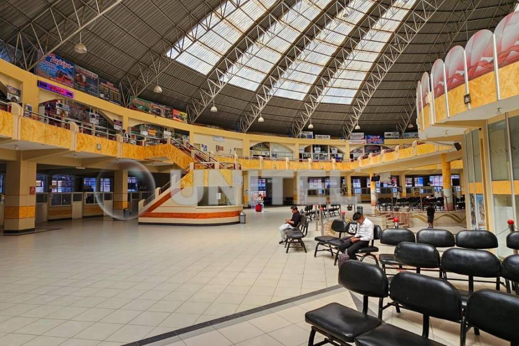 La terminal de Potosí luce con pocas personas