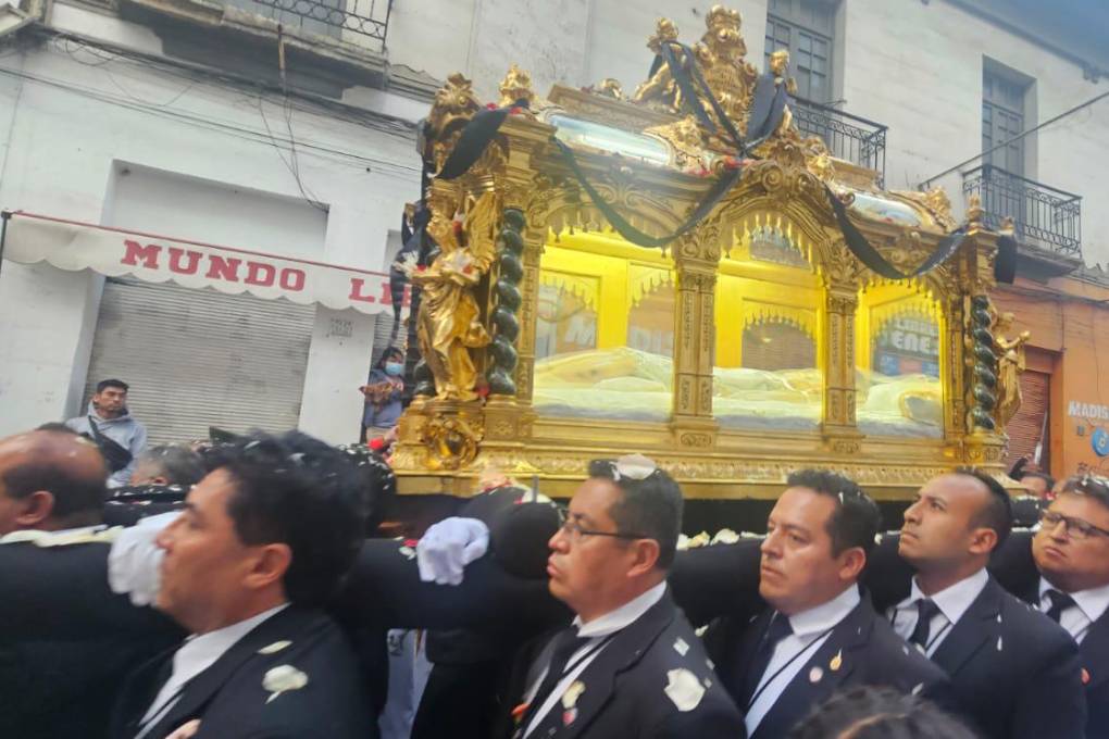 Procesión del Santo Sepulcro en Cochabamba.