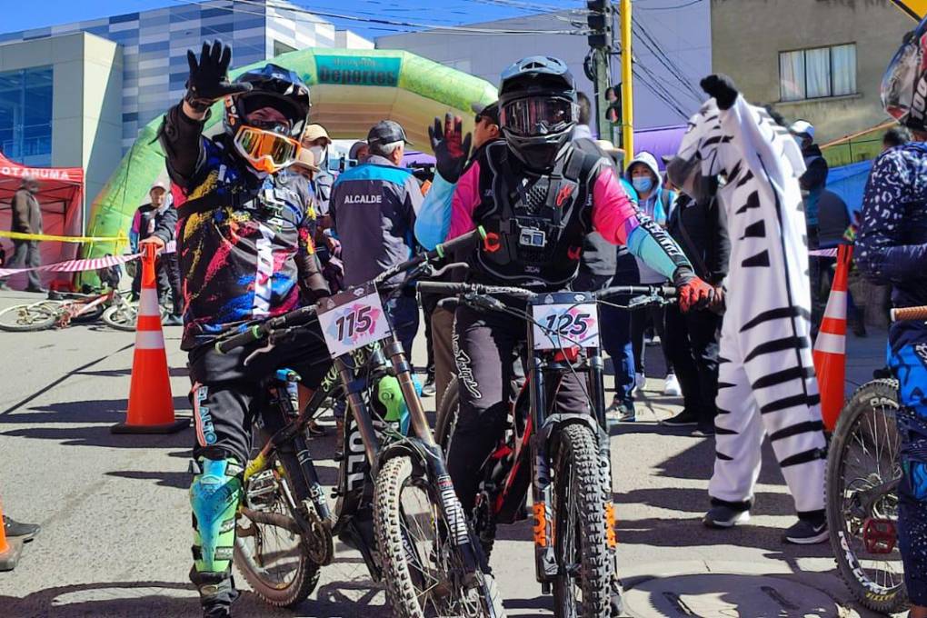 Dos de los competidores en el Challenge Downhill 4000.