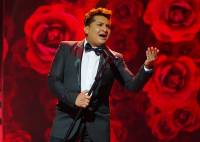 El imitador de Luis Miguel se acercó a su artista.