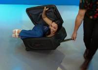 Moira se animó a entrar a la maleta de Agustín Belforte