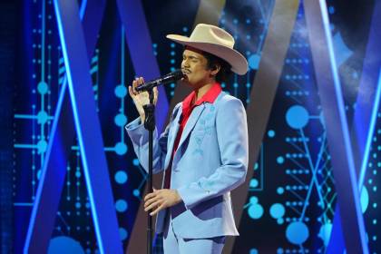 El desafío de cantar ‘Die with a smile’ para el imitador de Bruno Mars