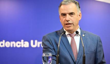 El presidente uruguayo Yamandú Orsi asistirá a la investidura presidencial de Rodrigo Paz