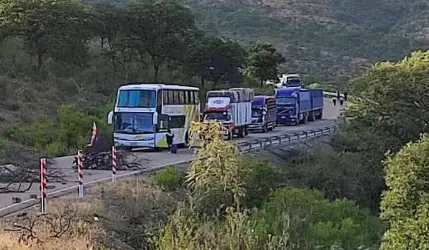 Evistas instalan vigilias y bloqueos esporádicos en la ruta Cochabamba – Sucre