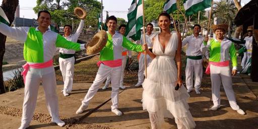 Con baile y tradiciones, así arrancó el mes de Santa Cruz en La Revista